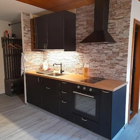 Studio Mansarde Chez Un Vigneron Au Village Au 3Eme Etage Sans Ascenseur Villeneuve Exterior photo