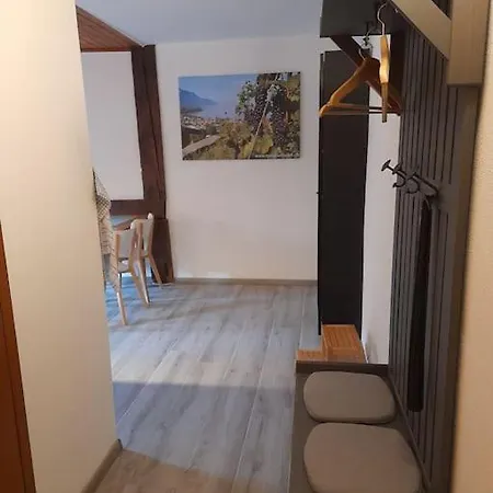 Studio Mansarde Chez Un Vigneron Au Village Au 3Eme Etage Sans Ascenseur Villeneuve Exterior photo