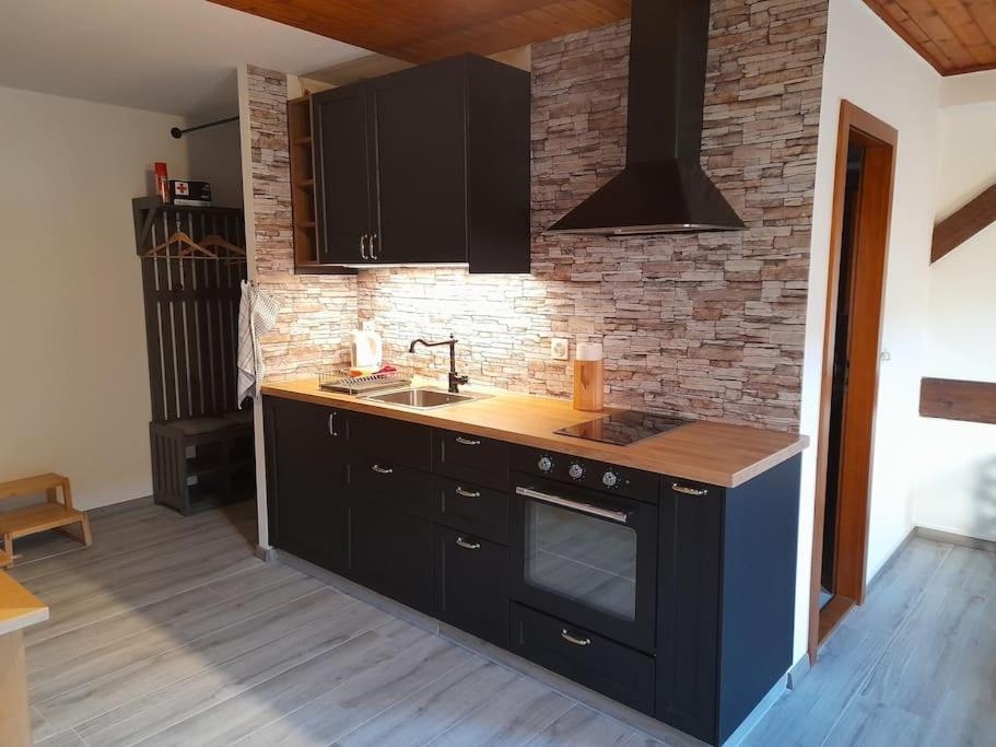 Mansarde Chez Un Vigneron Au Village Au 3eme Etage Sans Ascenseur * Villeneuve