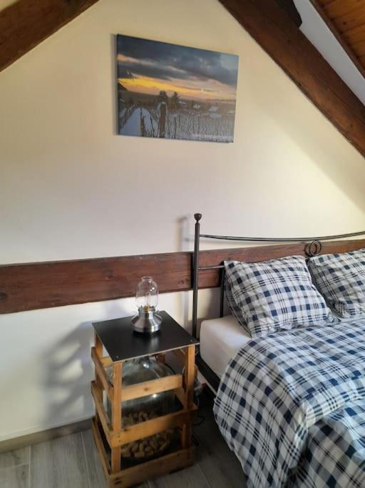 Mansarde Chez Un Vigneron Au Village Au 3eme Etage Sans Ascenseur Apartment Villeneuve