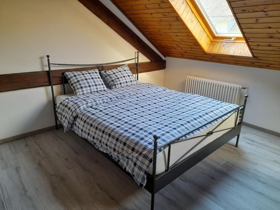 Mansarde Chez Un Vigneron Au Village Au 3eme Etage Sans Ascenseur Villeneuve